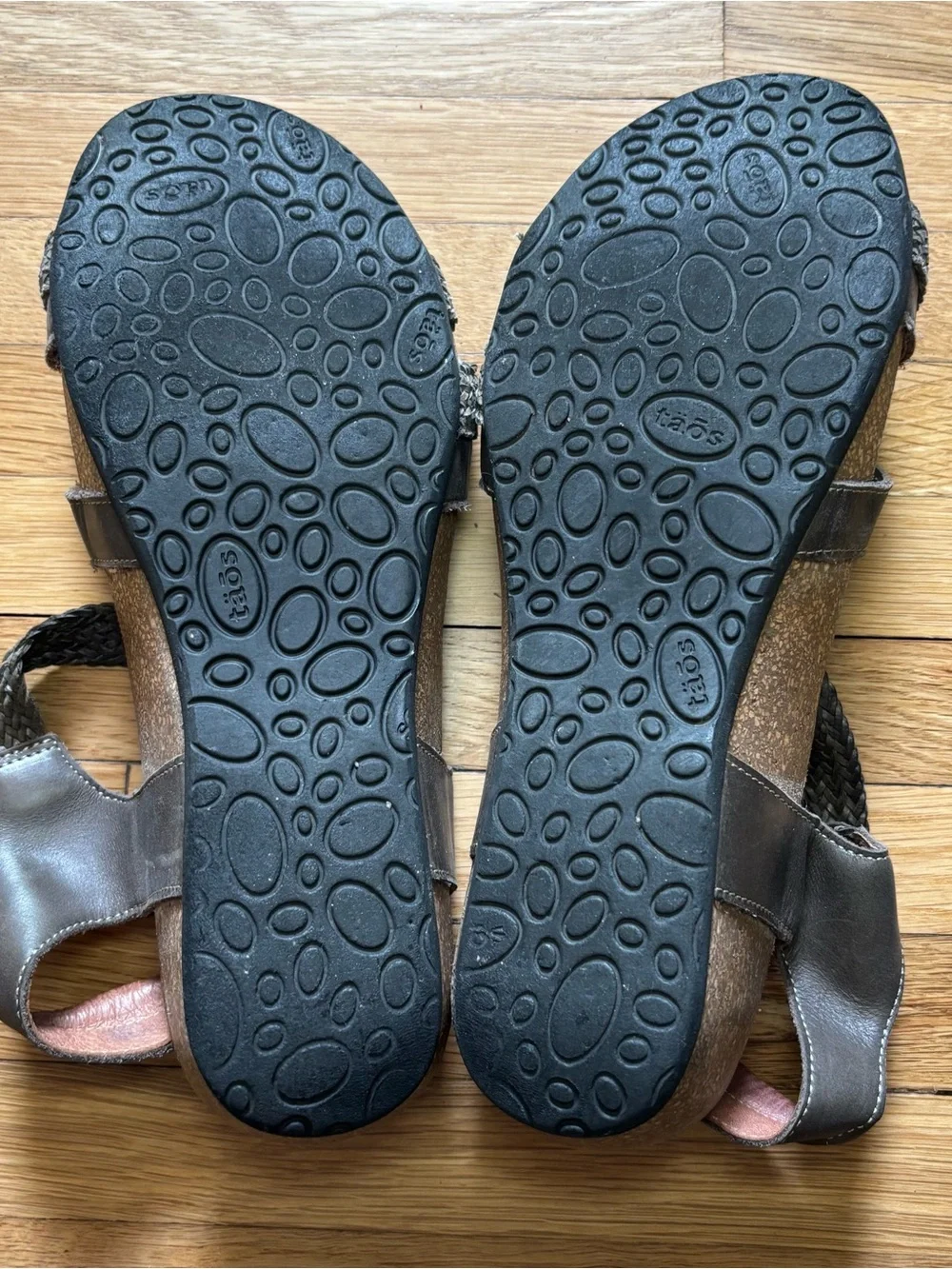 TAOS Trulie Womens Size 10-10.5 Sandals Strappy Gray Leather‎ Cork Wedge Comfort